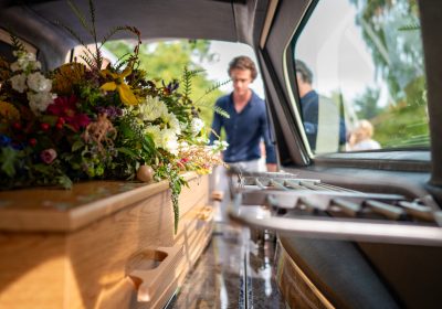 Fotograaf Lucie bij Uitvaartverzorging Pieter Dekker